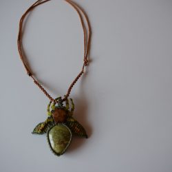 Håndlavet halskæde med stort møl-motiv, Ayahuasca Vine og sten/krystal