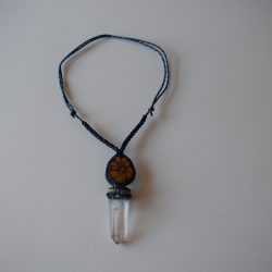 Håndlavet halskæde med Ayahuasca Vine og stav af bjergkrystal